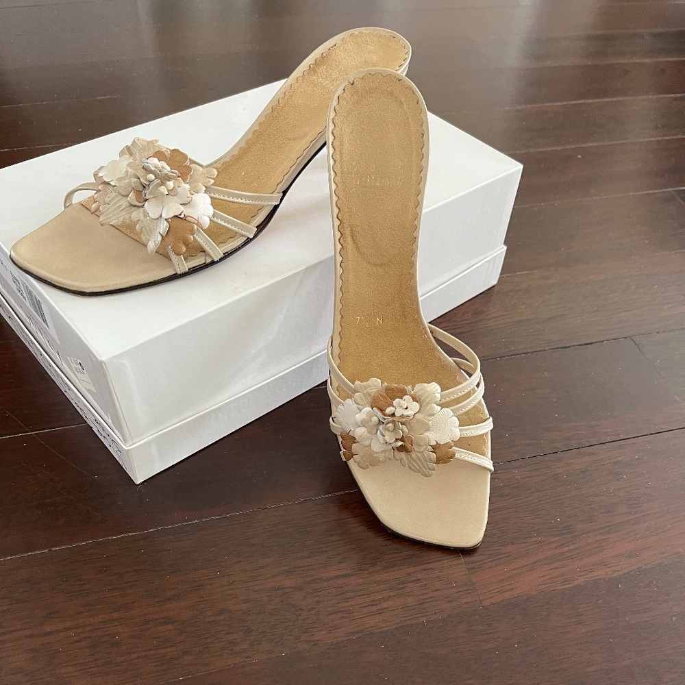 Stuart Weitzman  delicate sandal